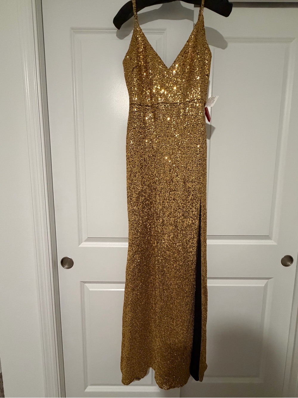 Gold Sequin V-Neck Evening Dress - Elegant Sparkle